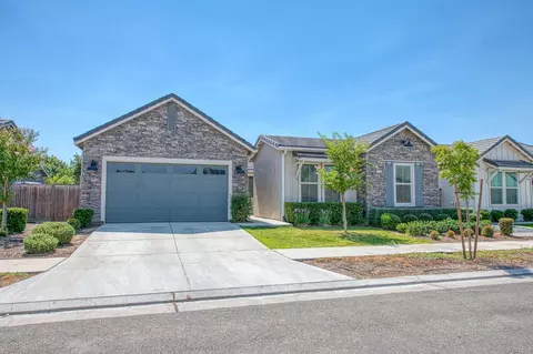 1200 Farmhouse Ave, Clovis, CA 93619
