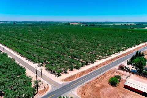 3916 Lincoln, Livingston, CA 95334