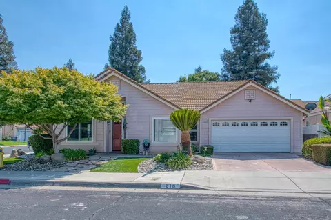 218 W Fallbrook Ave, Clovis, CA 93611