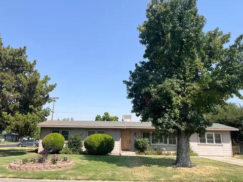 2530 17th Ave, Kingsburg, CA 93631