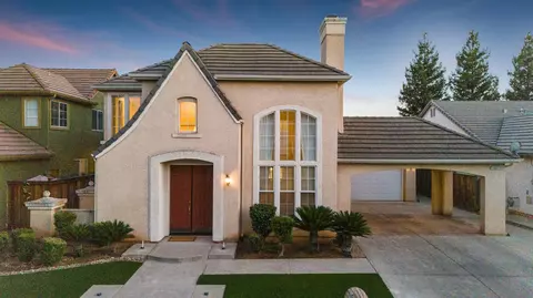 10403 E Fieldstone Ave, Clovis, CA 93619