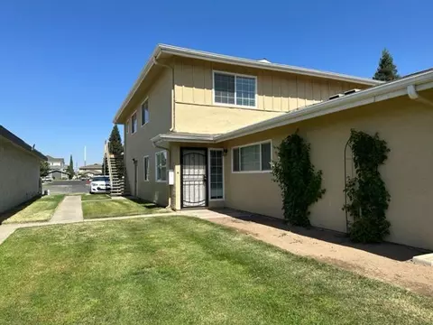 495 W Santa Ana Ave #2, Clovis, CA 93612