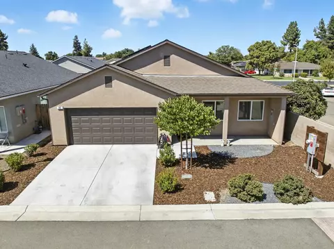 397 Amber Ln, Dinuba, CA 93618