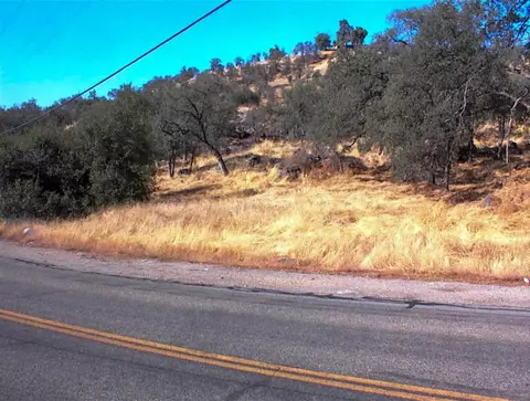 453 Ennis Rd, Yokuts Valley, CA 93675