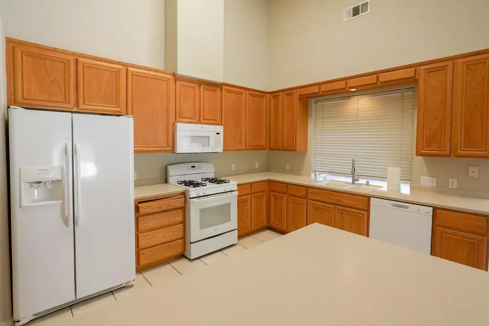 Kitchen - 6625 River Mesa, Riverbank, CA 95367 photo 1 of 3