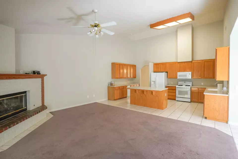 Living - 6625 River Mesa, Riverbank, CA 95367 photo 3 of 4