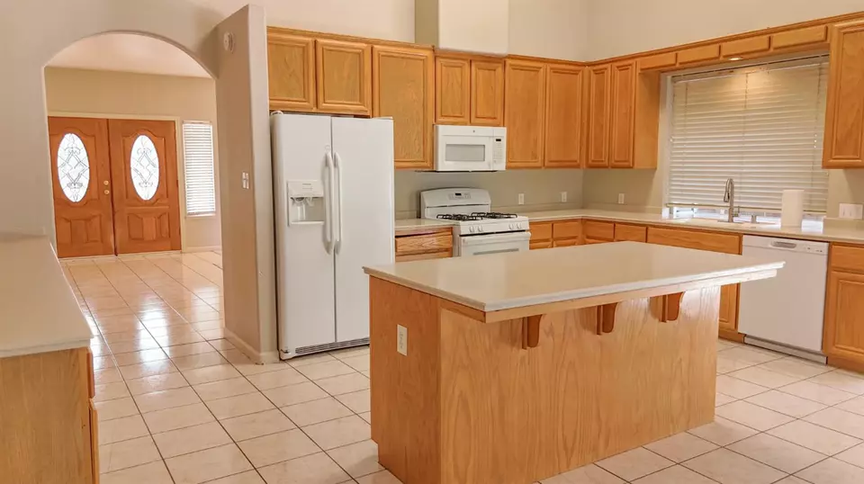 Kitchen - 6625 River Mesa, Riverbank, CA 95367 photo 2 of 3