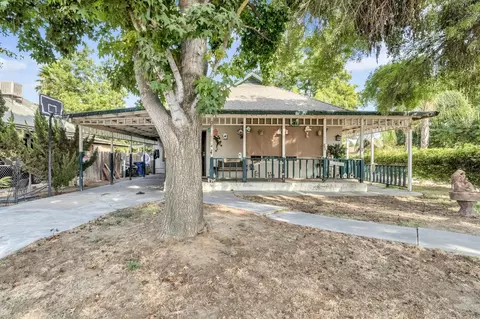 2214 Orange Ave, Selma, CA 93662