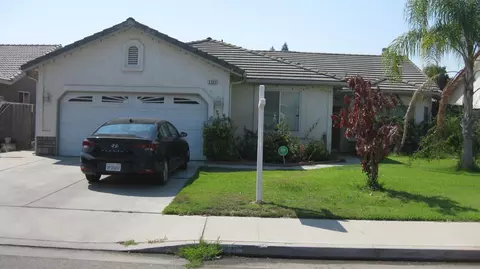 2705 Hicks St, Selma, CA 93662