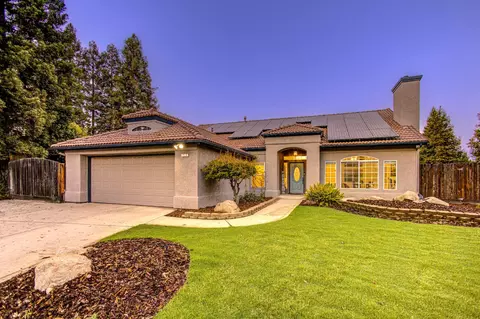 713 Magnolia Ave, Clovis, CA 93611