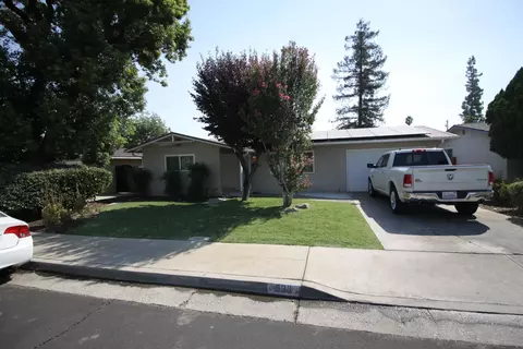 933 Russell Ave, Clovis, CA 93612