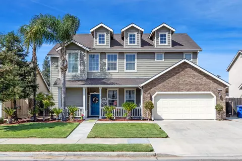 2730 Walton Ave, Sanger, CA 93657