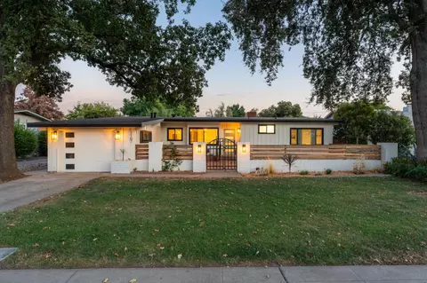 1107 W Westcott Ave, Visalia, CA 93277