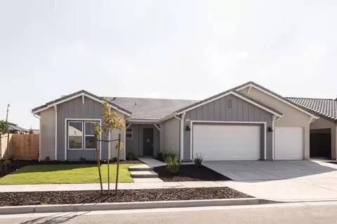 2112 Daffodil St, Kingsburg, CA 93631
