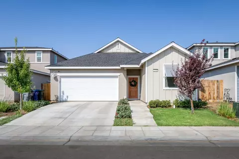 2755 Vahe Ave, Fresno, CA 93727