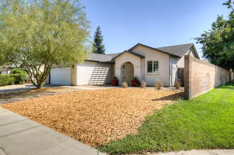 684 W Orange St, Kingsburg, CA 93631