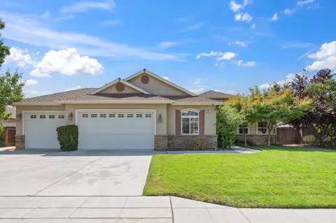 158 W Polson Ave, Clovis, CA 93612