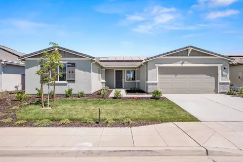 3305 Lourdes Ave, Clovis, CA 93619