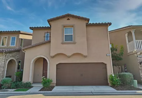 6293 E Valley Edge Dr, Fresno, CA 93727
