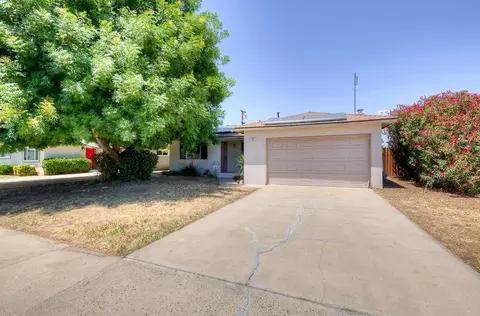 955 W Fairmont Ave, Clovis, CA 93612