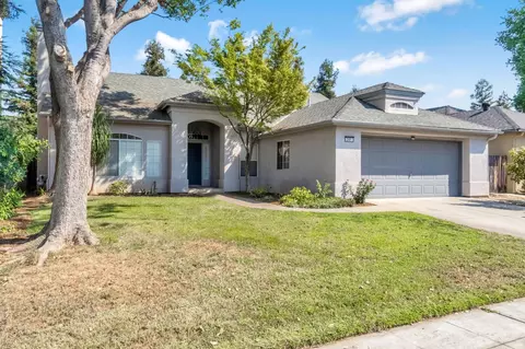 261 W Chennault Ave, Clovis, CA 93611