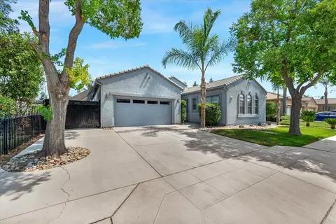 2163 S Bundy Dr, Fresno, CA 93727