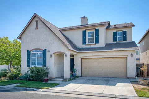 12 W Tivoli Ln, Clovis, CA 93619