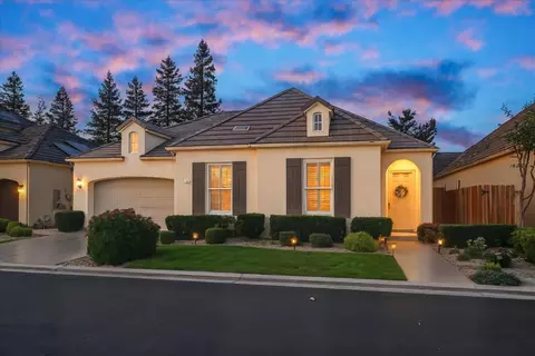 43 W Everglade Ave, Clovis, CA 93619