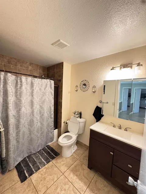 Bath - 475 Whitney Ave, Vallejo, CA 94589 photo 2 of 5