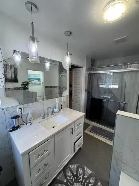 Bath - 475 Whitney Ave, Vallejo, CA 94589 photo 4 of 5