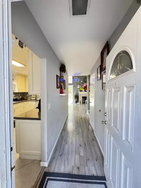 Entry Way - 475 Whitney Ave, Vallejo, CA 94589 photo 1 of 2