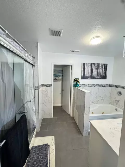Bath - 475 Whitney Ave, Vallejo, CA 94589 photo 3 of 5