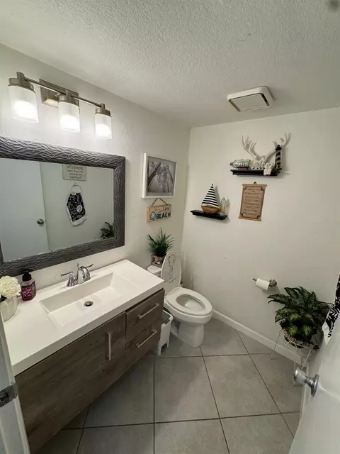 Bath - 475 Whitney Ave, Vallejo, CA 94589 photo 1 of 5