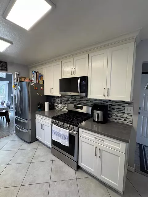 Kitchen - 475 Whitney Ave, Vallejo, CA 94589 photo 2 of 3