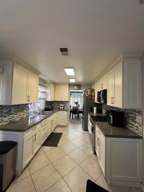Kitchen - 475 Whitney Ave, Vallejo, CA 94589 photo 1 of 3