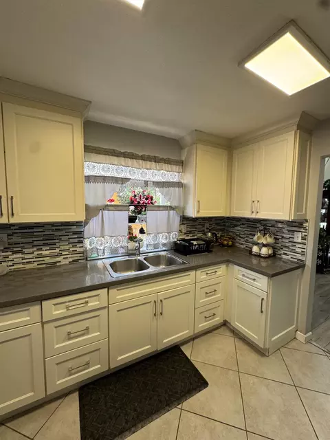 Kitchen - 475 Whitney Ave, Vallejo, CA 94589 photo 3 of 3