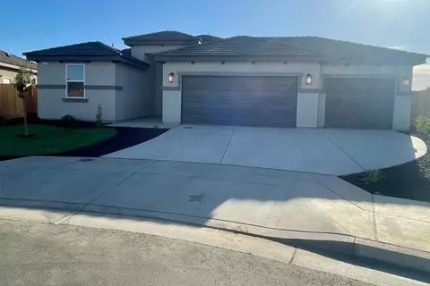 748 Shasta St, Madera, CA 93638