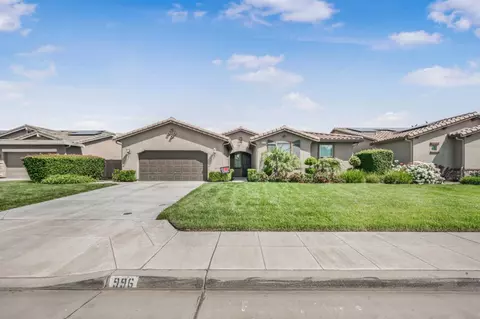 996 E Boornazian Ave, Fowler, CA 93625