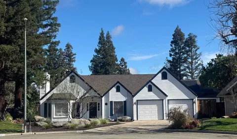 9094 N Cherryhill Ln, Fresno, CA 93720