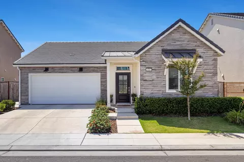 970 Lester Ave, Clovis, CA 93619