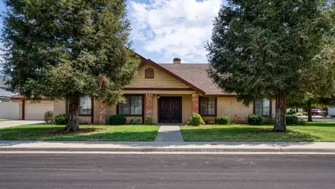 3081 Cypress Ave, Clovis, CA 93611