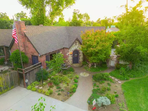 420 E Hampton Way, Fresno, CA 93704