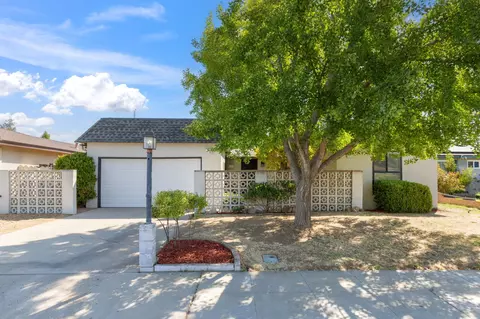 2975 Paula Dr, Clovis, CA 93612