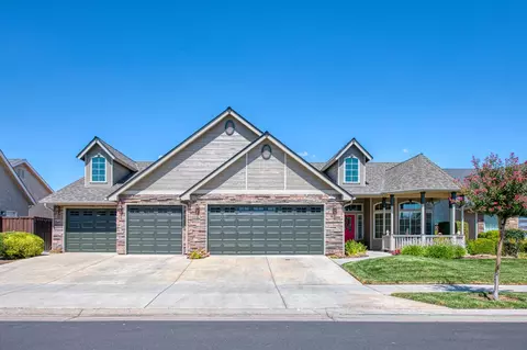 207 Everglade Ave, Clovis, CA 93619