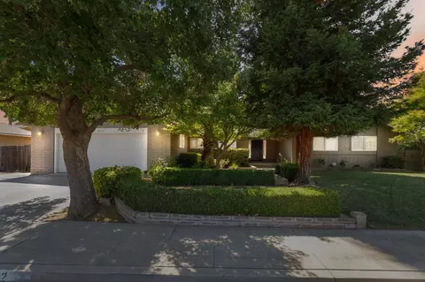 2012 Beverly Ave, Clovis, CA 93611