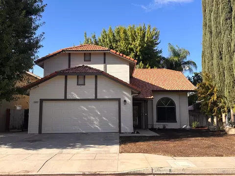 3462 W Wrenwood Ave, Fresno, CA 93711
