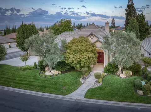 10678 N Medinah Cir, Fresno, CA 93730