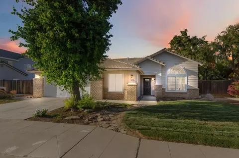 2337 Wrenwood Ave, Clovis, CA 93611