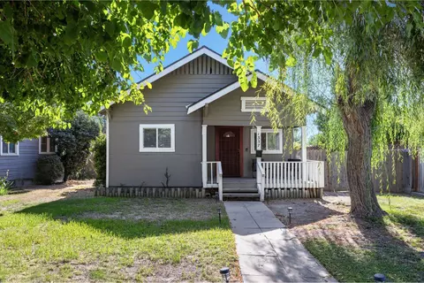 1337 Lincoln St, Kingsburg, CA 93631