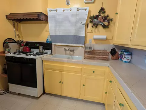 Kitchen - 64960 Stellar Jay, Hume, CA 93628 photo 2 of 3